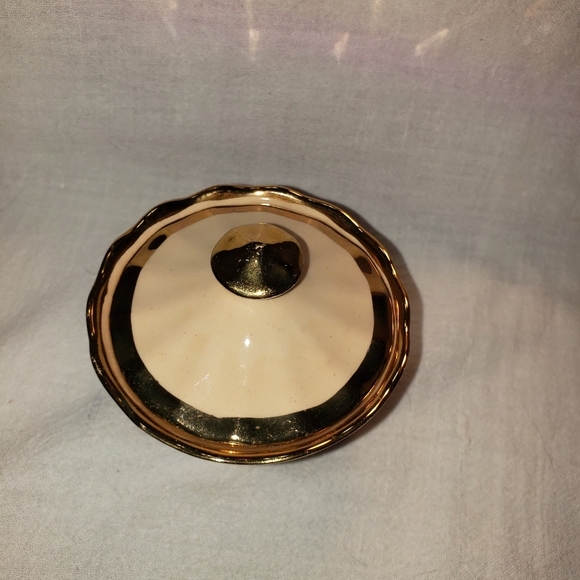 Beautiful Vintage Wade Hand Painted Creamer and Sugar Bowl with Floral Pattern - Picture 2 of 10